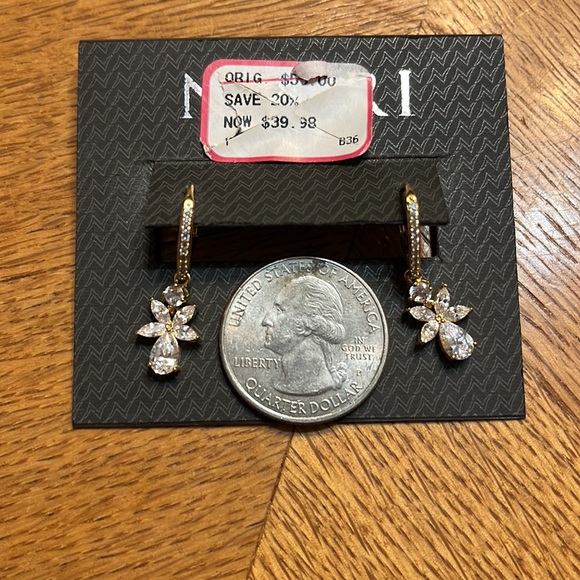 NWT Gold Toned Crystal Earrings - Picture 4 of 4